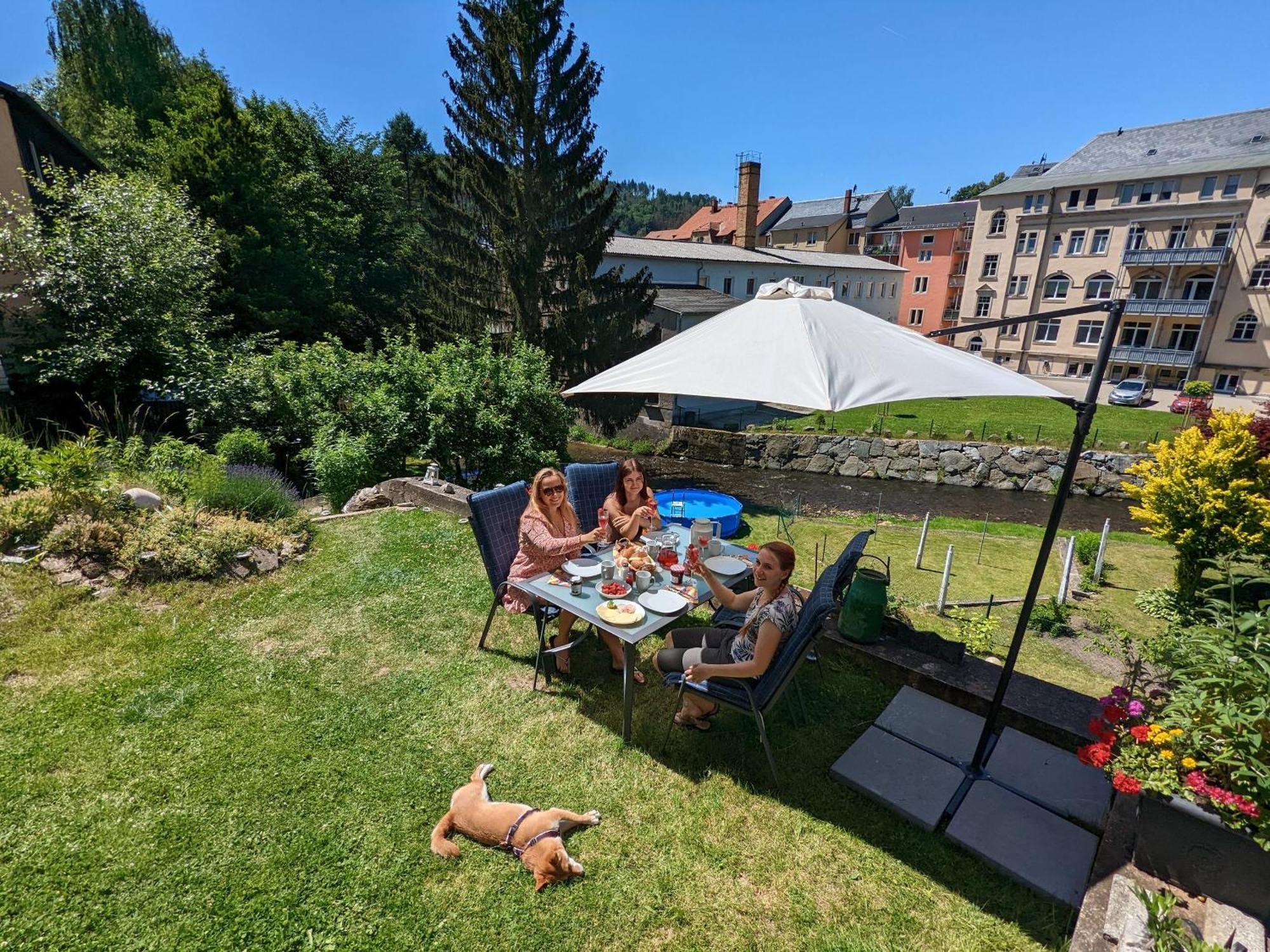 F4 - Urlaubsmagie - Grosse Wohnung Fuer Bis Zu 10 Personen Sebnitz Exterior photo